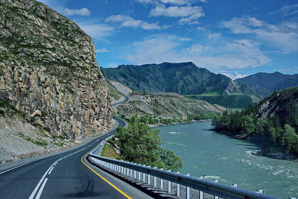 В мощной скале В мощной скале