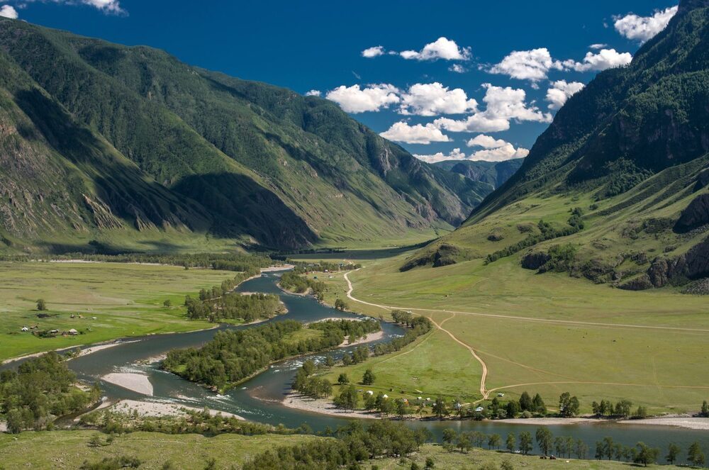 Правый берег граничит Правый берег граничит
